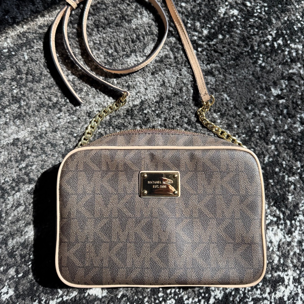Michael Kors Jet Set Item Large EW Crossbody